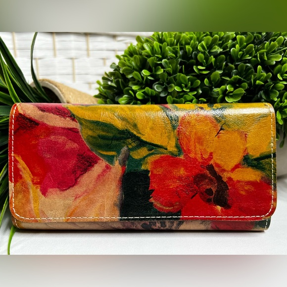 Patricia Nash Handbags - Excellent Patricia Nash Accordion Style Organizer Button Snap Wallet- Multi